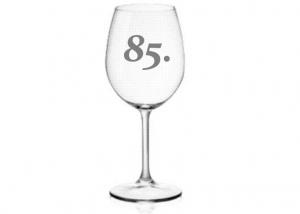 dárková sklenička na víno s vyrytým číslem k 85. narozeninám